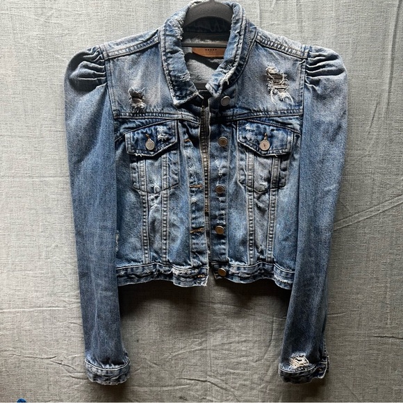 Blank NYC Jackets & Blazers - BLANKNYC Distressed Puff Shoulder Cropped Denim Jean Jacket Size S Buttons